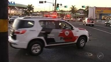 Bom Dia Cidade Bauru Homem Abandona Carro E Foge Por Tubula O De