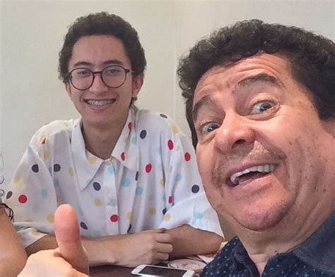 Filho de cantor famoso se lança como sertanejo gay estreia música do namorado e causa