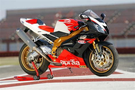 Aprilia RSV 1000 Tuono Factory