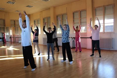 Pont L Ev Que Le Qi Gong Et Le Taiji Quan Deux Nouvelles Activit S