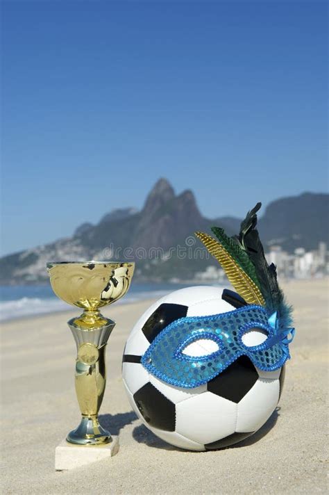 Futebol Do Troféu Do Campeão Do Futebol De Brasil Máscara Rio Beach