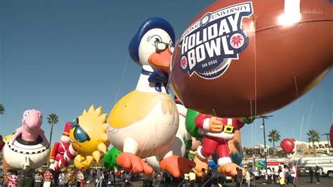 Americas Largest Balloon Parade Draws Crowds To San Diego Wgn Tv