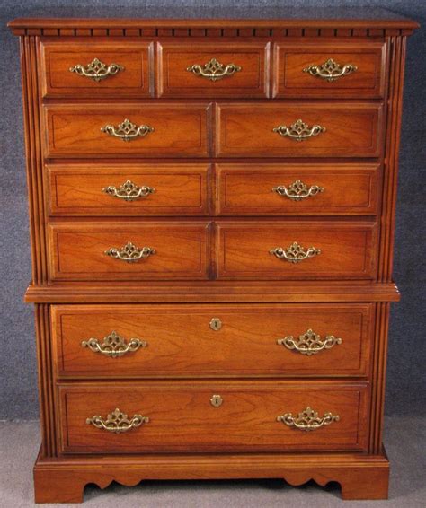 Lenoir House Broyhill Furniture Industries Cherry Wood 6 Drawer Chest