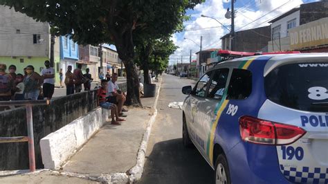 Homem é Assassinado A Facadas No Meio Da Rua No Bairro Novo Paraíso