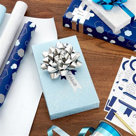 Hallmark Juego De Papel De Regalo Azul Y Plateado 3 Rollos 90 Pies