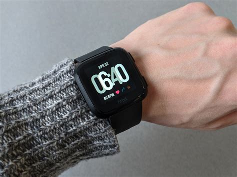 Fitbit Versa review: Excellent fitness tracker, mediocre smartwatch ...