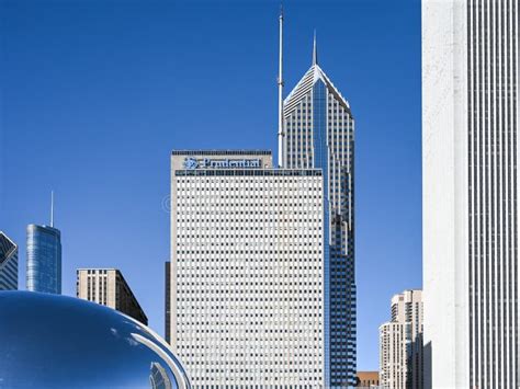 Chicago Skyline and Cloud Gate Editorial Photo - Image of artwork ...