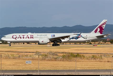 A Bek Qatar Airways Boeing Dzer Photo By Timmy Tam Id