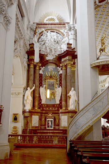 Kirche zu den neun Chören der Engel Kirche am Hof rumabel