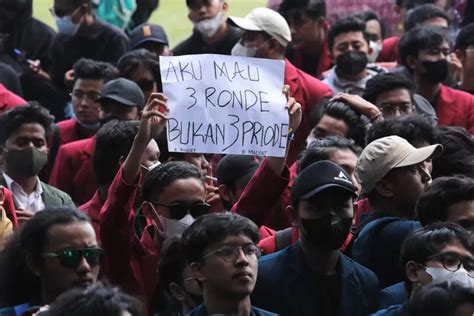 Demo Susulan Ribuan Mahasiswa Kepung Gedung Dprd Kota Malang Klik Times