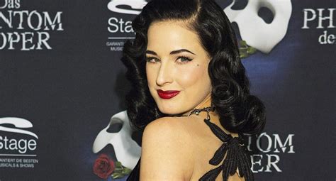 Dita Von Teese se luce con brillante bikini joya a los años y deslumbra ViveUSA