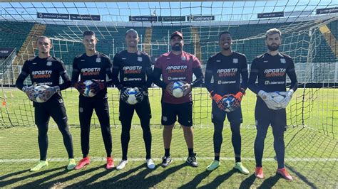 Dia do goleiro preparadores dos inimigos do gol de Avaí e