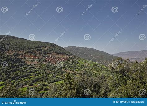 Paysages De Vallée D Ourika Maroc Vallée Fertile Dans Les Ombres Image