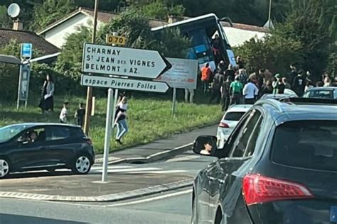 Accident De Car Scolaire Pr S De Lyon Des Enfants Bless S Les Images