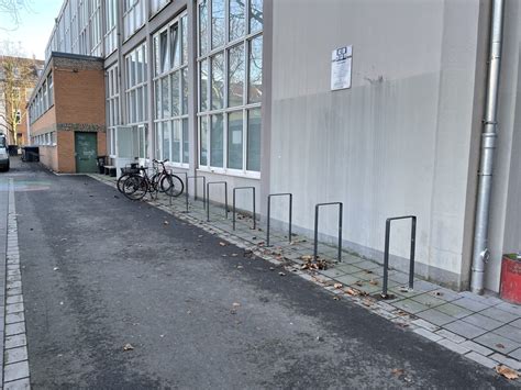 Sicher ist sicher Neue Fahrradständer montiert Steinbart Gymnasium