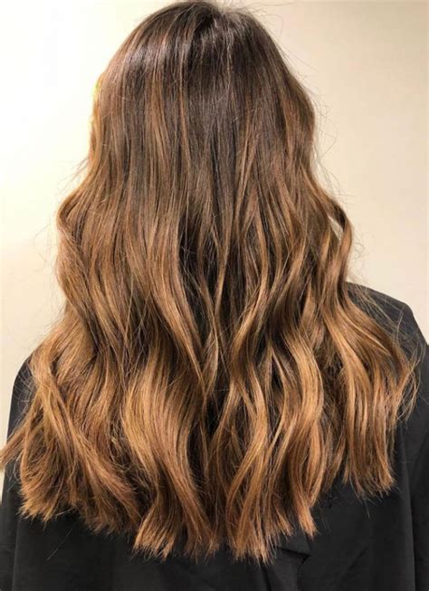 32 Beautiful Golden Brown Hair Color Ideas Golden Brown Waves