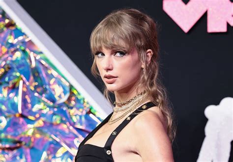 Taylor Swift's VMAs up-do is basically a faux mullet