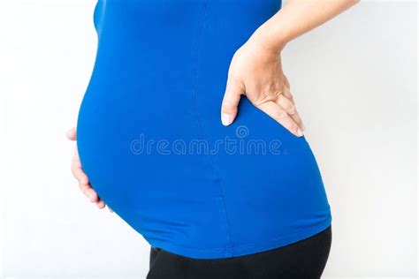 Femme Enceinte Tenant Des Mains Sur Son Ventre Image Stock Image Du