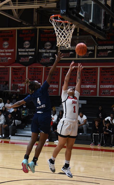 Luana Leite Layup South Georgia Technical College Flickr