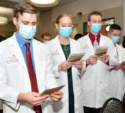 Dds Class Of 2024 Recognized With White Coat Ceremony Uthealth School Of Dentistry