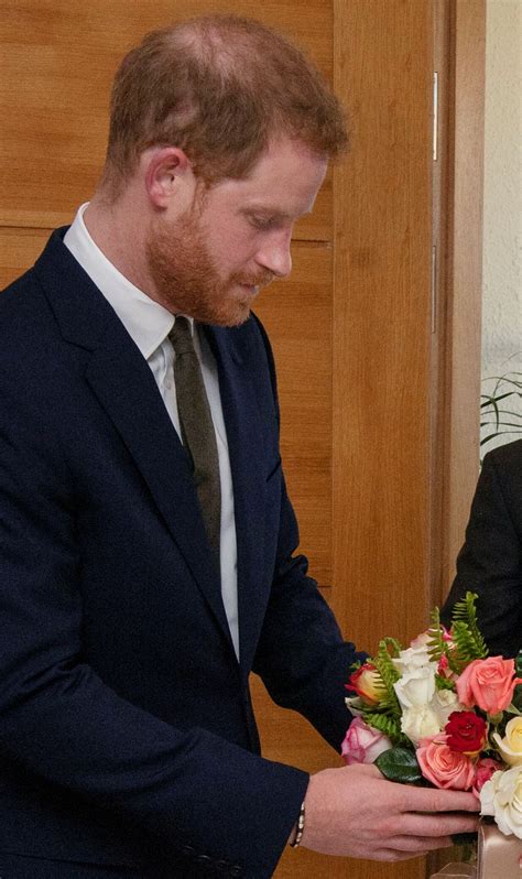 Ksi Na Meghan W Sukni Od Diora I Brylantowych Kolczykach Za