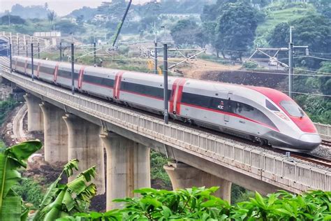 Jadwal Terbaru Kereta Cepat Whoosh Dan KA Feeder Padalarang Bandung PP