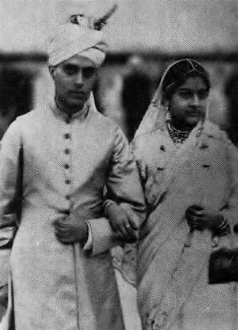 Jawaharlal And Kamala Nehru On Their Wedding He Was 26 Sh Flickr