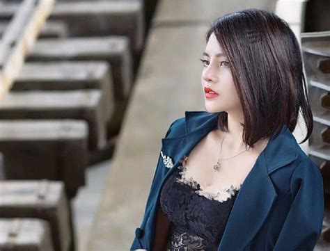 Đọ vẻ nóng bỏng của hot girl lên sóng VTV cổ vũ World Cup