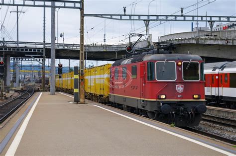 The Transport Library SBB Re 4 4II 11275 Zürich Altstetten 06 06