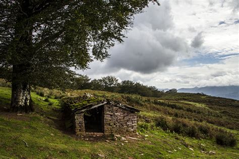 Legate Mendia Algo De Viento Y Algunas Nubes Amenazantes Eitb