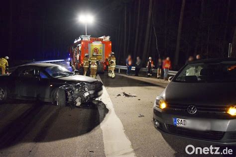 Audi Fahrer Missachtet Bei Abbiegevorgang Vorfahrt Vier Verletzte Nach