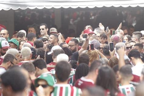 Torcedores Do Fluminense V O S Laranjeiras Para Festa Do T Tulo Da