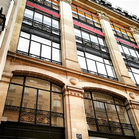 La Rue Saint Denis à Paris Une Rue Mythique Chargée Dhistoire Libshop