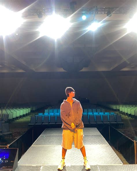 HELLO GLOOM | I’m so grateful to all my fans, and I love you all. My