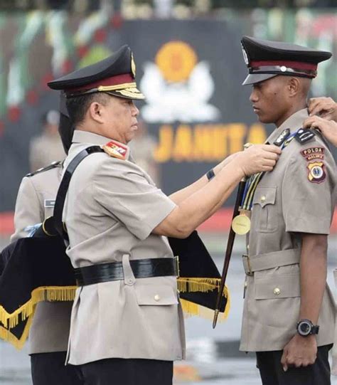 Anak Buruh Pelabuhan Jadi Bintara Lulusan Terbaik Spn Polda Maluku