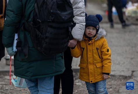 超过15万乌克兰人被迫逃离家园 前往中欧多国避难 搜狐大视野 搜狐新闻