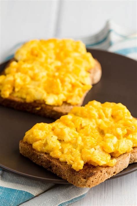 Scrambled Eggs with Cheese: Delicious and High Protein