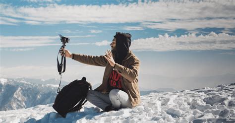 How to Start a Travel Vlog: 7 Easy Steps