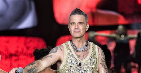 Robbie Williams se defiende de la ola de críticas por su participación