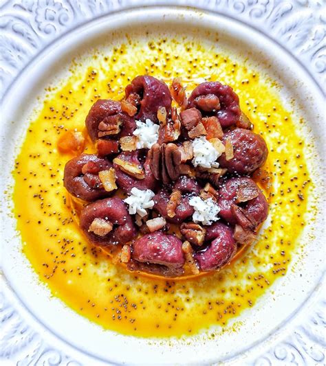 Gnocchi Con Rapa Rossa Su Crema Di Zafferano Con Noci Pecan E Guanciale