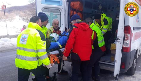 Incidenti In Montagna A Piano Battaglia Due Uomini Travolti Da