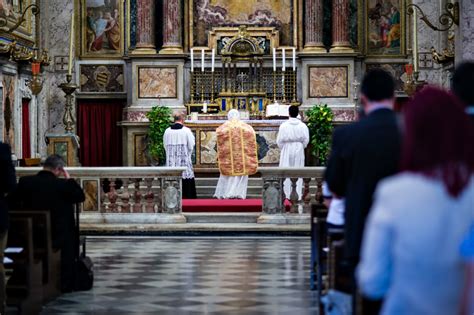 Traditional Latin Mass Best Expresses The Reality Of Christs Sacrifice National Catholic Reporter