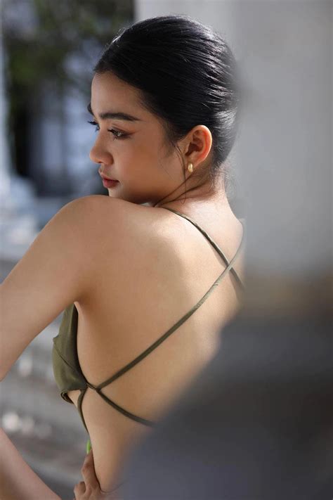 Bốn năm sau khoảnh khắc bị chụp lén gây bão hot girl 2002 lột xác khó nhận ra