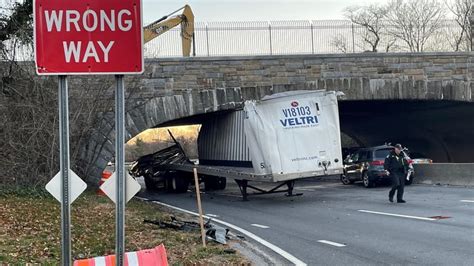 2 Hurt In Southern State Parkway Crash In Lakeview Tractor Trailer