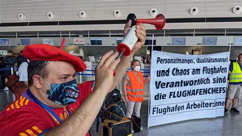 Protest Gegen Personalmangel Am Flughafen Frankfurt