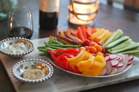 How to Make a Quick and Colorful Crudite Platter | Crudite platter ...