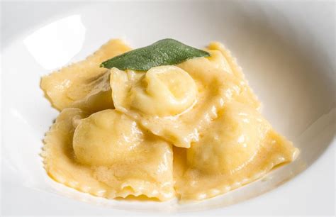 Agnolotti Piemontesi Conditi Con Burro E Salvia Sapori Di Piemonte