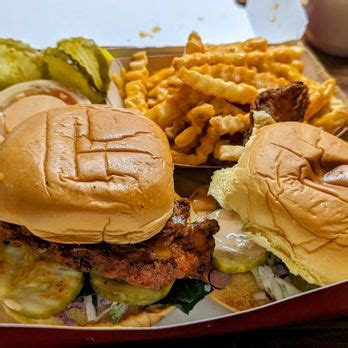 DAVES HOT CHICKEN Updated December Photos Reviews Yonge Street Toronto