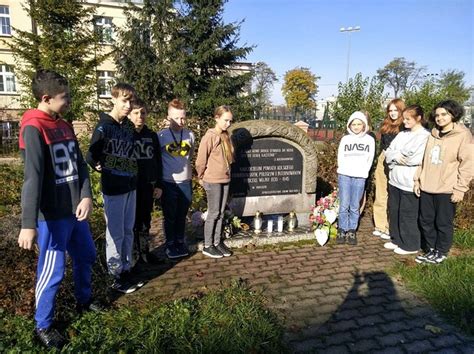 Szko A Pami Ta Szko A Podstawowa Nr W Kole