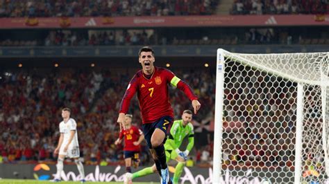 Álvaro Morata guía a España y acaba el invicto escocés en la